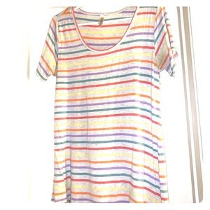 LuLaRoe Small Classic Tee